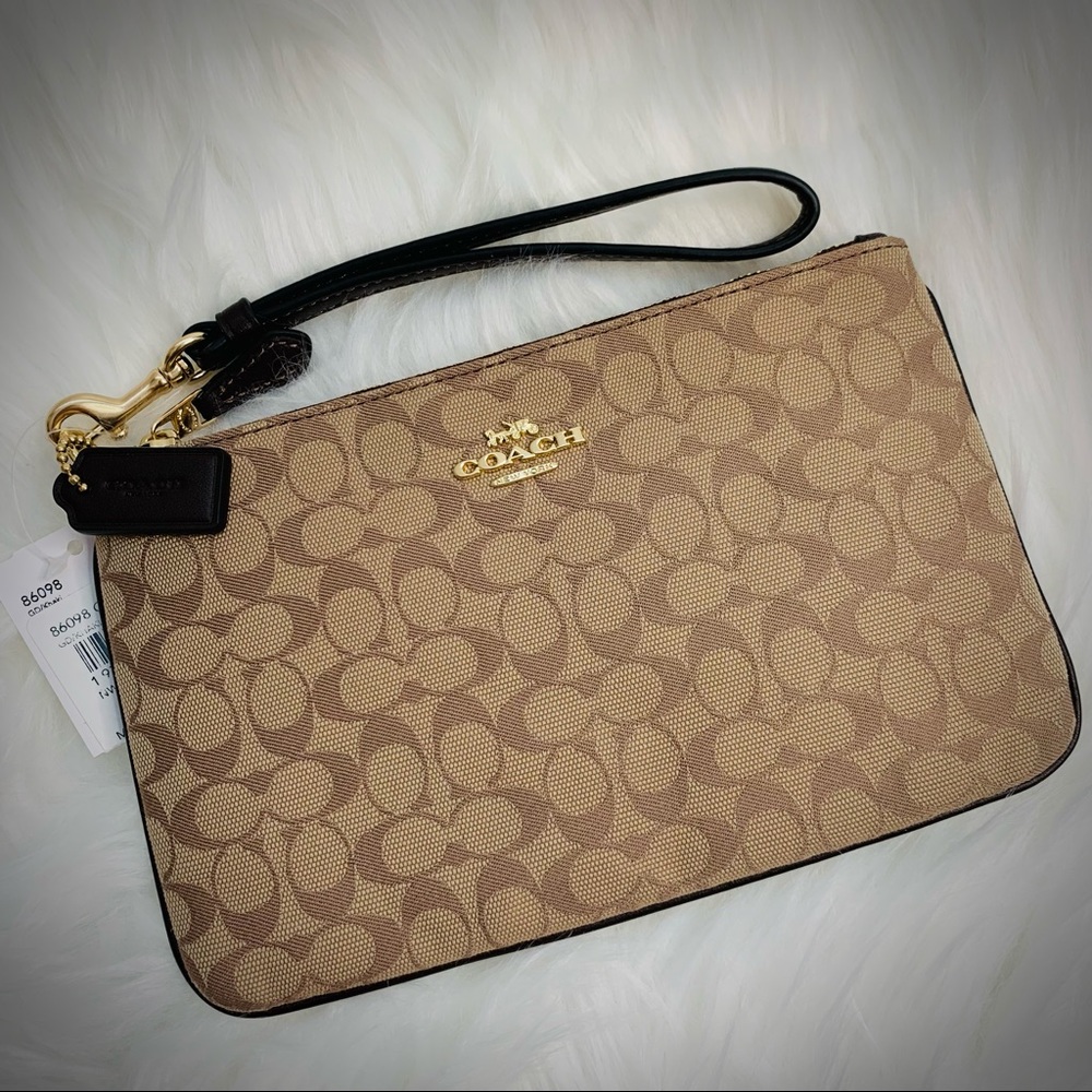 🆕 Coach Signature Jacquard Small Wristlet, Brown